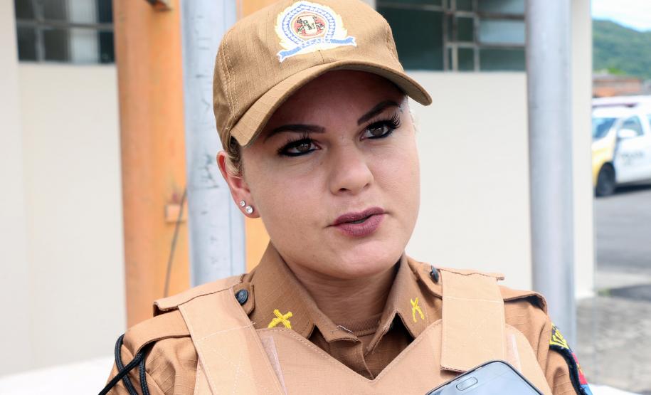 Policiais militares localizam mulher que se perdeu da família e pediu ajuda no litoral Policiais militares localizam mulher que se perdeu da família e pediu ajuda no litoral