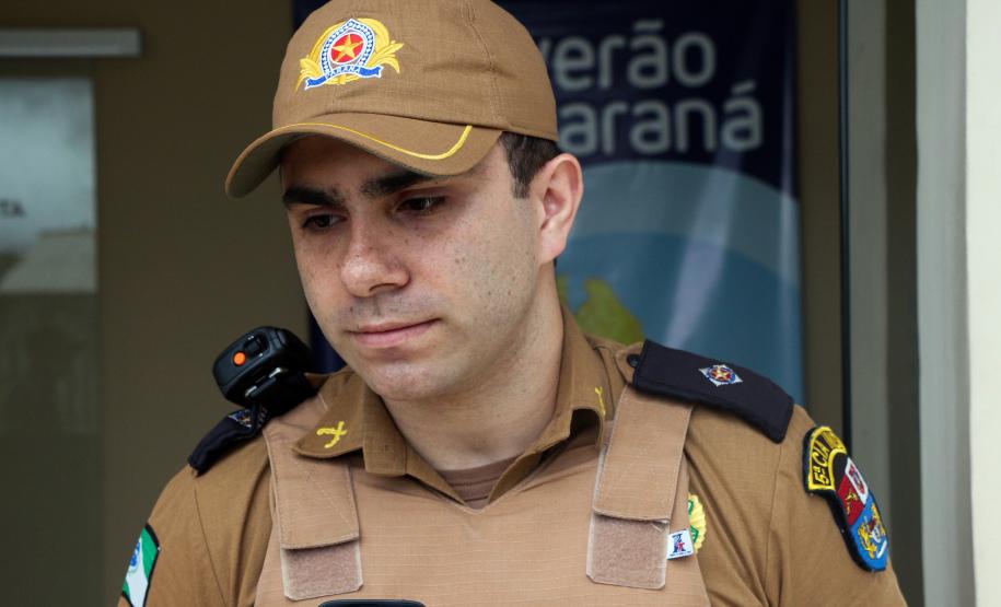 Mais de 400 pedras de crack e mais de R$ 2,2 mil são apreendidos pela PM e dois são presos Mais de 400 pedras de crack e mais de R$ 2,2 mil são apreendidos pela PM e dois são presos