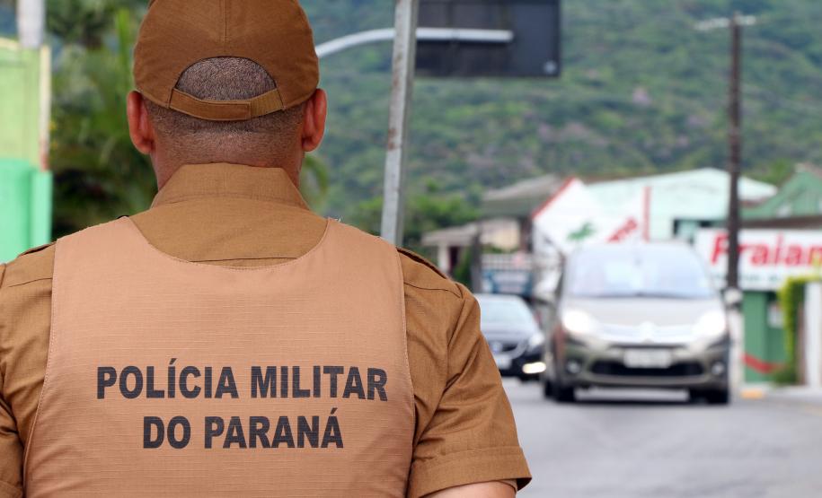 Homem com mandado de prisão em aberto por porte ilegal de arma é recapturado pela PM em Guaratuba Homem com mandado de prisão em aberto por porte ilegal de arma é recapturado pela PM em Guaratuba