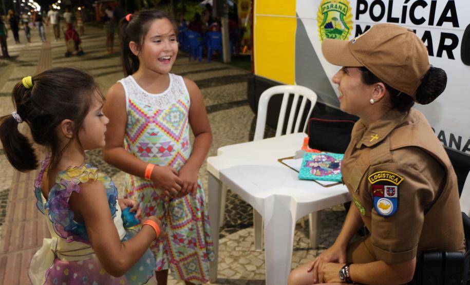 Matinhos, 25 de dezembro de 2018. Operação Verão Paraná 2018/2019 - Entrega de Pulseirinhas na Orla