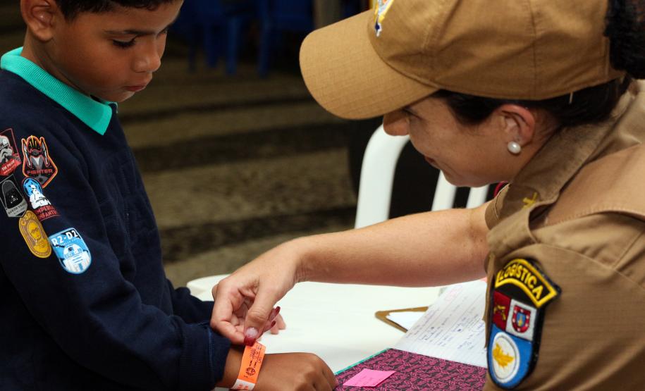 Matinhos, 25 de dezembro de 2018. Operação Verão Paraná 2018/2019 - Entrega de Pulseirinhas na Orla