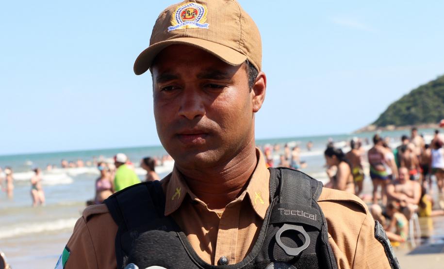 Policial militar de folga salva rapaz e evita tragédia na praia Brava de Matinhos (PR) Policial militar de folga salva rapaz e evita tragédia na praia Brava de Matinhos (PR)