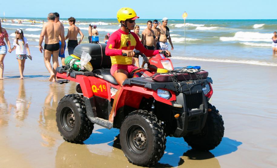 Orientações e advertências a banhistas aumentam nos primeiros 10 dias da Operação Verão Paraná 2018/2019, diz Corpo de Bombeiros