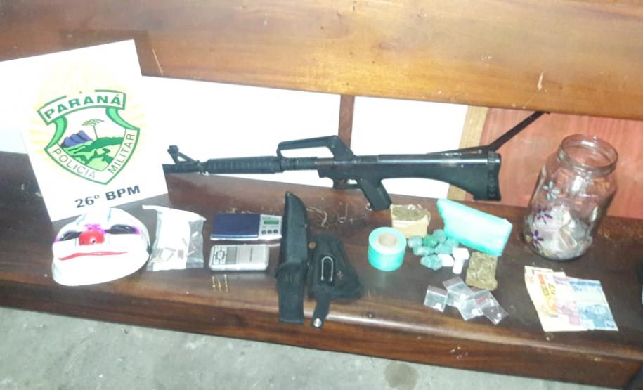 Arma e drogas são apreendidas pela PM em Telêmaco Borba (PR); um homem foi preso