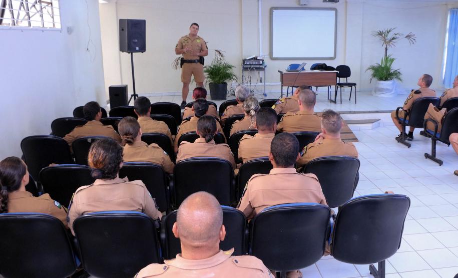Matinhos, 15 de janeiro de 2019. Operação Verão 2018/2019 - Policia promoe nivelamento de patrulhamento com bicicletas.