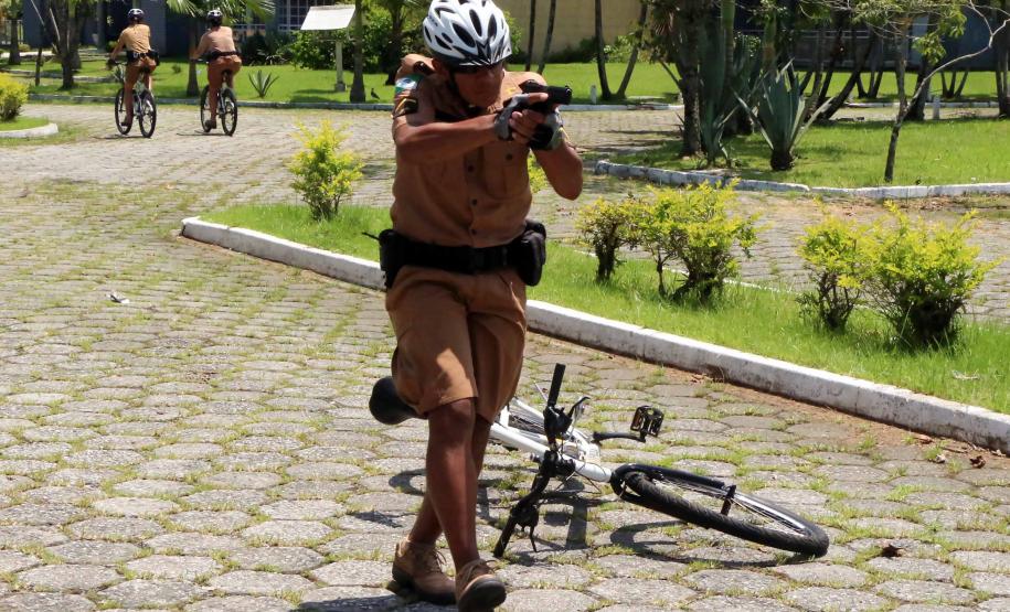 Matinhos, 15 de janeiro de 2019. Operação Verão 2018/2019 - Policia promoe nivelamento de patrulhamento com bicicletas.