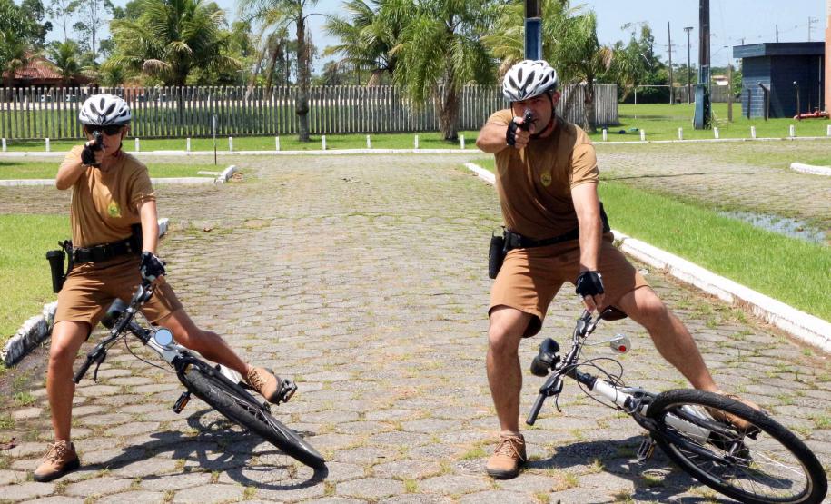 Matinhos, 15 de janeiro de 2019. Operação Verão 2018/2019 - Policia promoe nivelamento de patrulhamento com bicicletas.