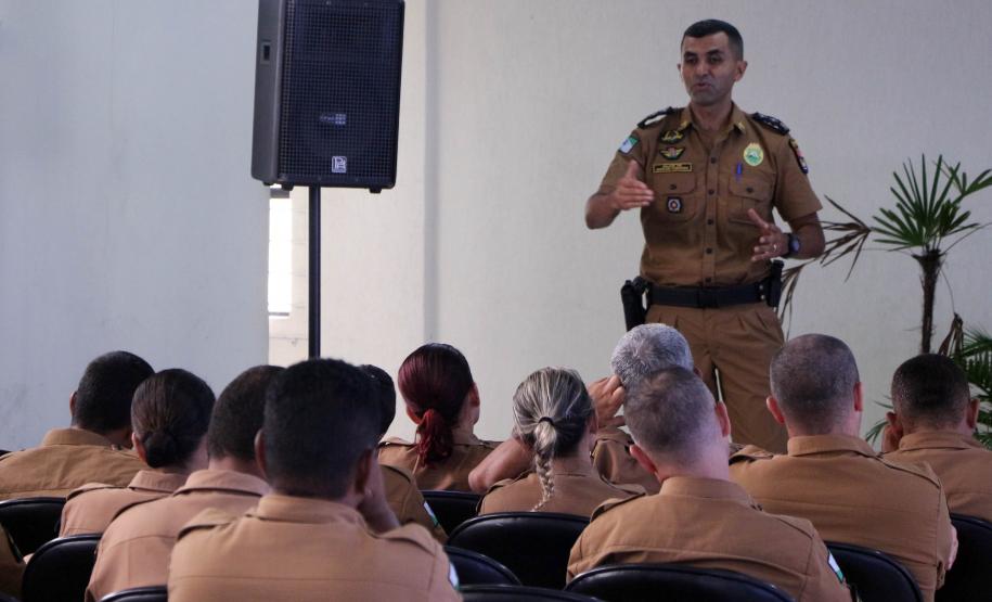 Matinhos, 15 de janeiro de 2019. Operação Verão 2018/2019 - Policia promoe nivelamento de patrulhamento com bicicletas.