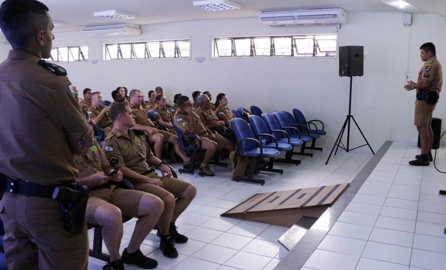Matinhos, 15 de janeiro de 2019. Operação Verão 2018/2019 - Policia promoe nivelamento de patrulhamento com bicicletas.
