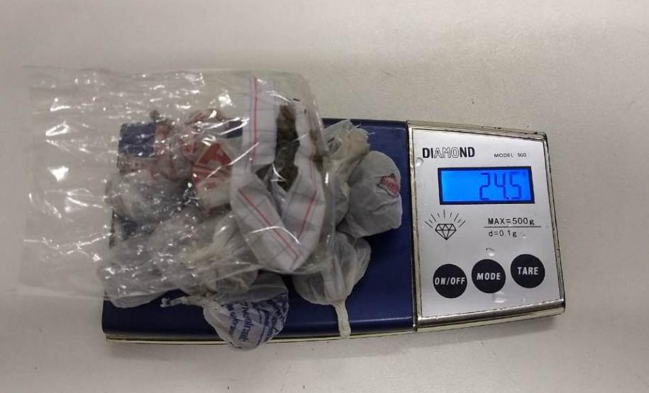 Adolescente é apreendido com 14 buchas de maconha na Lapa (PR) Adolescente é apreendido com 14 buchas de maconha na Lapa (PR)