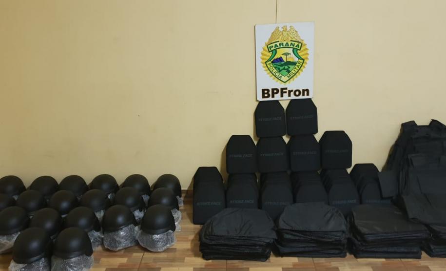 Coletes balísticos prontos para o transporte são apreendidos por policiais do BPFron em Guaíra (PR)
