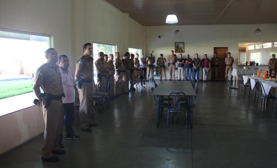 Soldado da PM é homenageado após salvar criança engasgada no Norte do estado