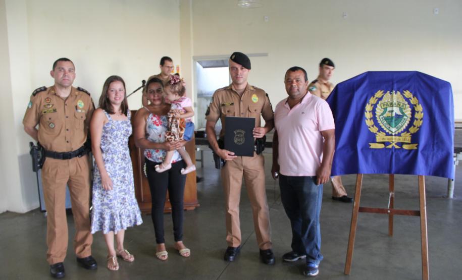 Soldado da PM é homenageado após salvar criança engasgada no Norte do estado