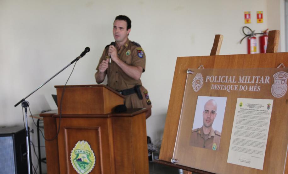 Soldado da PM é homenageado após salvar criança engasgada no Norte do estado