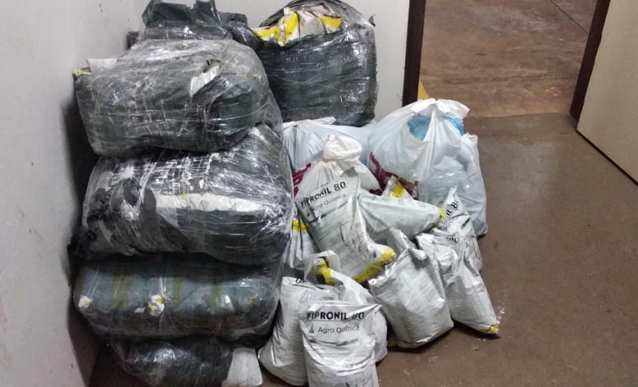 Galpão carregado com drogas e agrotóxicos é desmantelado pela PM de Foz do Iguaçu (PR)