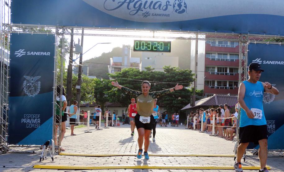 Primeira etapa do Circuito das Águas tem cerca de 1 mil participantes em Matinhos (PR) Primeira etapa do Circuito das Águas tem cerca de 1 mil participantes em Matinhos (PR)