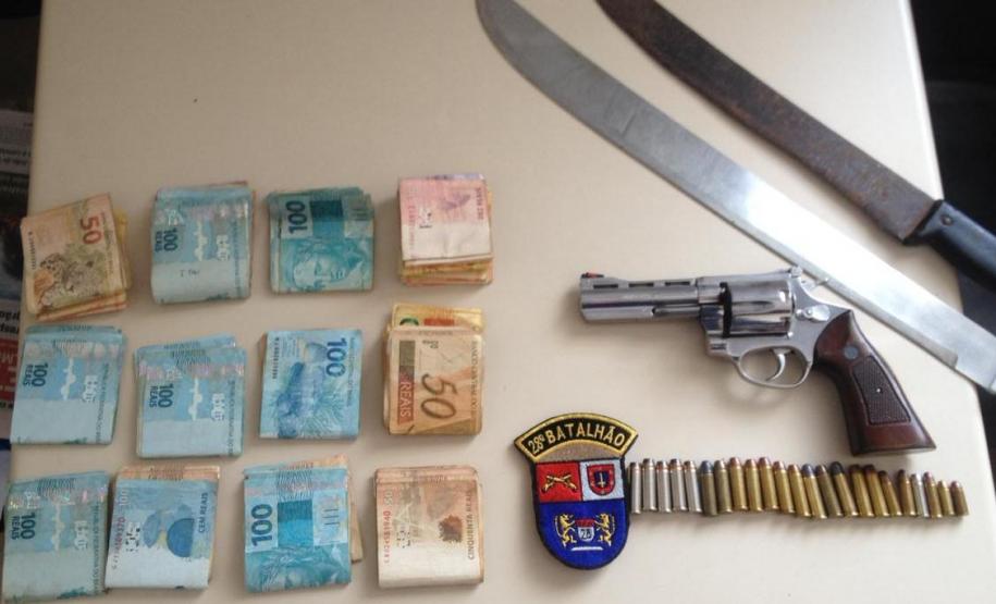 Foragido do sistema penitenciário é preso pela PM no Sudeste do estado; arma e dinheiro foram apreendidos em diferentes situações