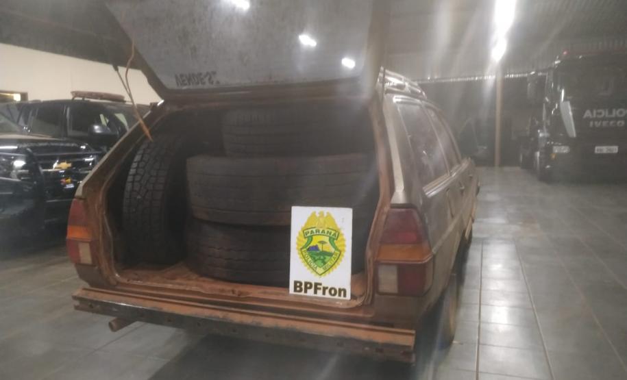 Homem é preso transportando pneus contrabandeados no Oeste do estado