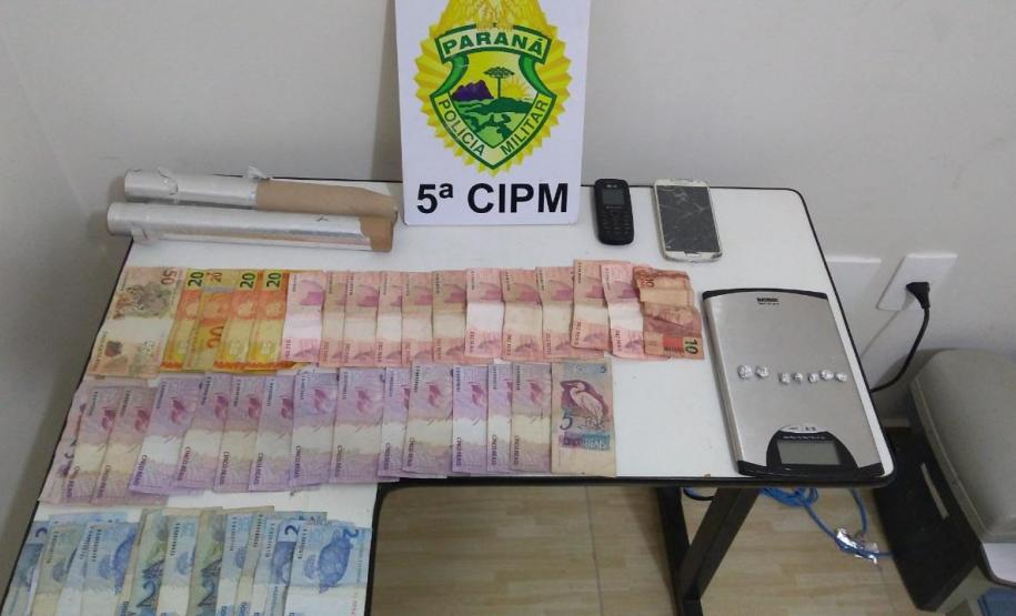 Em Cianorte, PM apreende quatro usuários de drogas e dois suspeitos de envolvimento com o tráfico