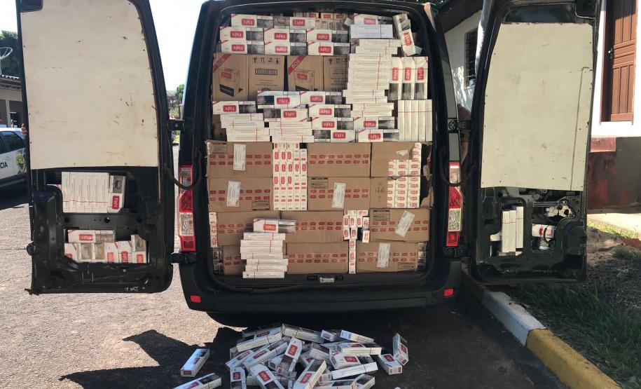 Veículo de turismo é apreendido pela PM com 150 caixas de cigarros contrabandeados no Noroeste do estado