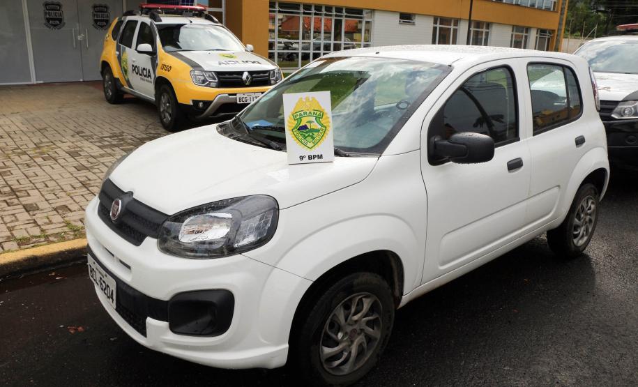 Carro roubado em Curitiba é recuperado pela PM em Matinhos (PR); dois homens são presos