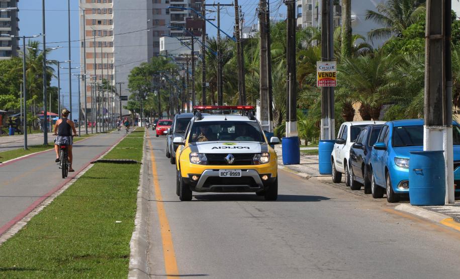 Foragida da justiça é presa pela PM após pular muro de casa em Pontal do Paraná