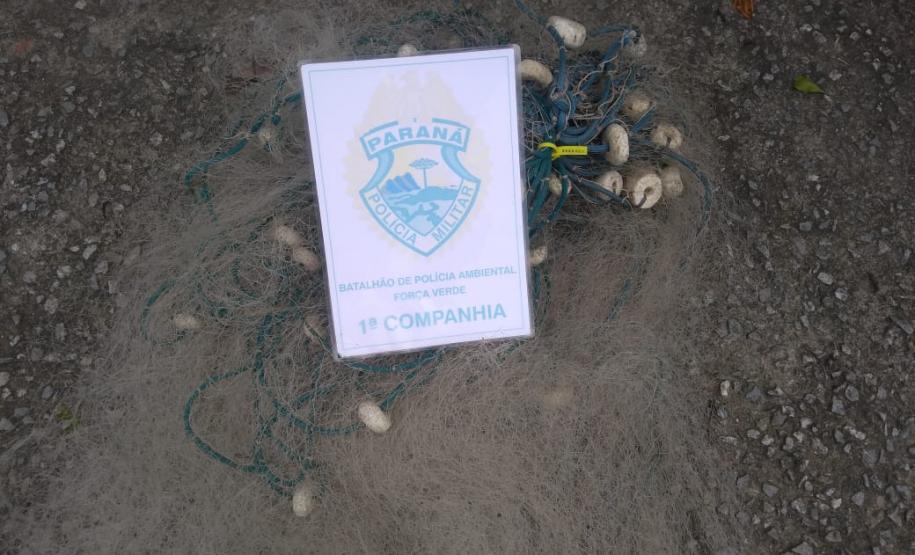 Materiais ilícitos utilizados em pesca irregular são apreendidos pela Polícia Ambiental de Guaraqueçaba, no Litoral do Estado Materiais ilícitos utilizados em pesca irregular são apreendidos pela Polícia Ambiental de Guaraqueçaba, no Litoral do Estado