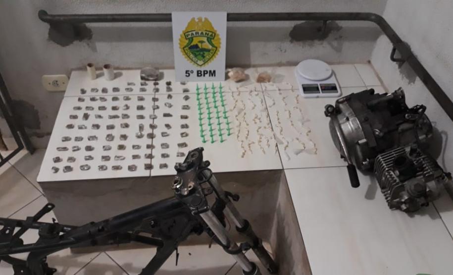 Suspeito de tráfico de drogas é preso pela PM em Londrina (PR); motocicleta é recuperada