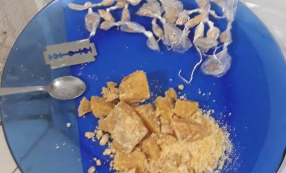 Mãe e filha são presas pela PM suspeitas de tráfico de drogas no Norte do estado