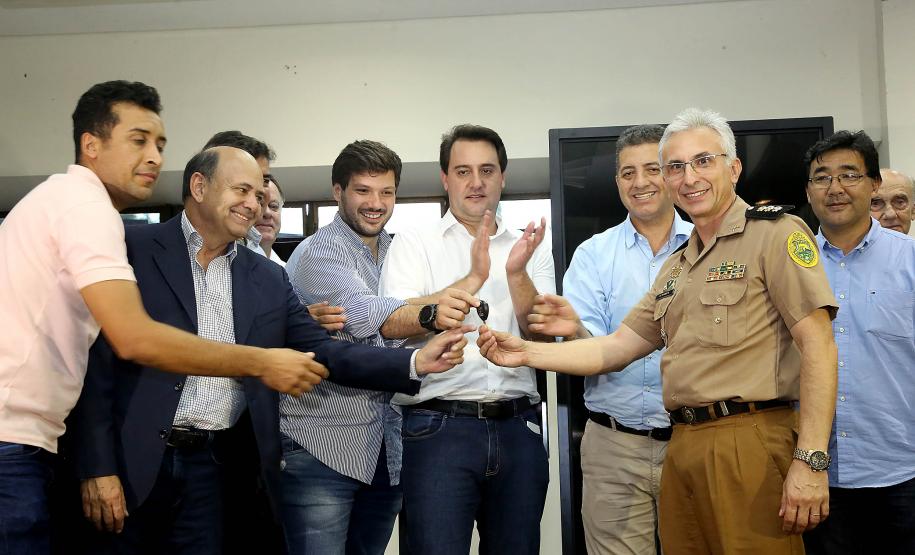 O governador Carlos Massa Ratinho Jr entregou nesta sexta(22) novas viaturas, aparelhos etolométricos e coletes balísticos às unidades da Polícia Militar que pertencem ao 2 Comando Regional - Londrina e região. Londrina,22/02/2019 Foto:Jaelson Lucas / ANPr