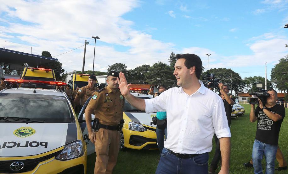 O governador Carlos Massa Ratinho Jr entregou nesta sexta(22) novas viaturas, aparelhos etolométricos e coletes balísticos às unidades da Polícia Militar que pertencem ao 2 Comando Regional - Londrina e região. Londrina,22/02/2019 Foto:Jaelson Lucas / ANPr