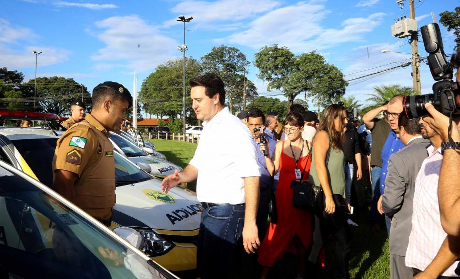 O governador Carlos Massa Ratinho Jr entregou nesta sexta(22) novas viaturas, aparelhos etolométricos e coletes balísticos às unidades da Polícia Militar que pertencem ao 2 Comando Regional - Londrina e região. Londrina,22/02/2019 Foto:Jaelson Lucas / ANPr