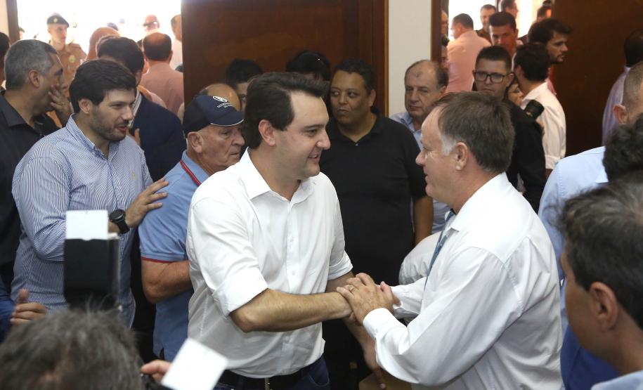 O governador Carlos Massa Ratinho Jr entregou nesta sexta(22) novas viaturas, aparelhos etolométricos e coletes balísticos às unidades da Polícia Militar que pertencem ao 2 Comando Regional - Londrina e região. Londrina,22/02/2019 Foto:Jaelson Lucas / ANPr