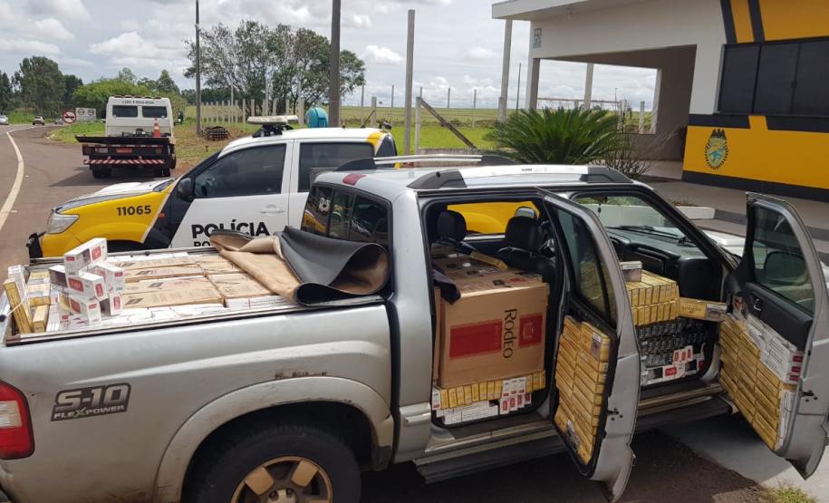 Carga de cigarros contrabandos é apreendida pela Polícia Rodoviária Estadual em Cafezal do Sul (PR)
