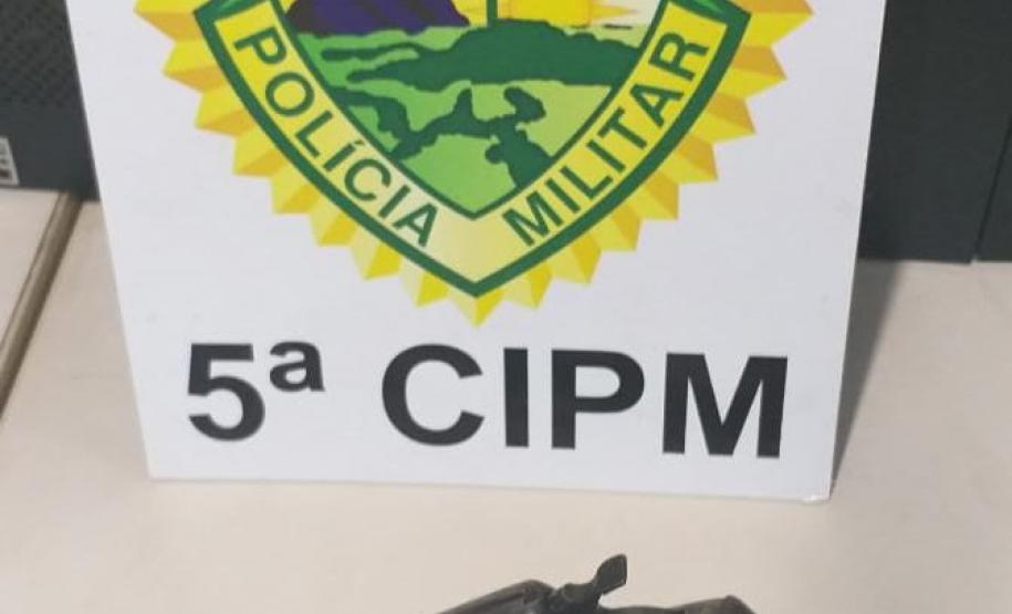 Denúncia leva jovem a ser encaminhado ao ser flagrado com arma de fogo em Terra Boa (PR) Denúncia leva jovem a ser encaminhado ao ser flagrado com arma de fogo em Terra Boa (PR)