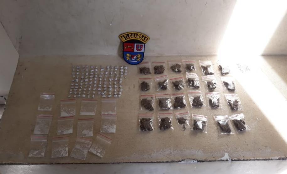 Mandados de Busca e Apreensão são cumpridos durante operação contra o tráfico de drogas em Piraquara, na RMC Mandados de Busca e Apreensão são cumpridos durante operação contra o tráfico de drogas em Piraquara, na RMC