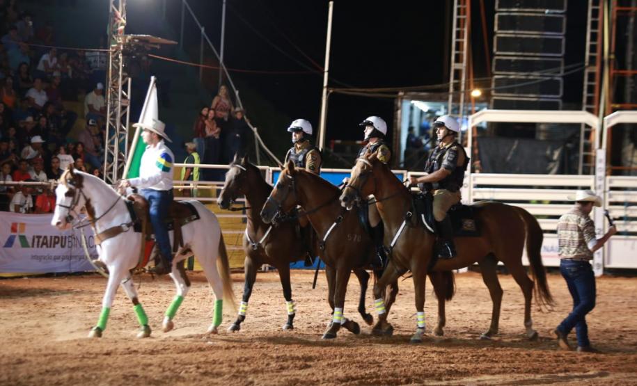 Cavalaria do 6º BPM marca presença na 45ª Expo Umuarama