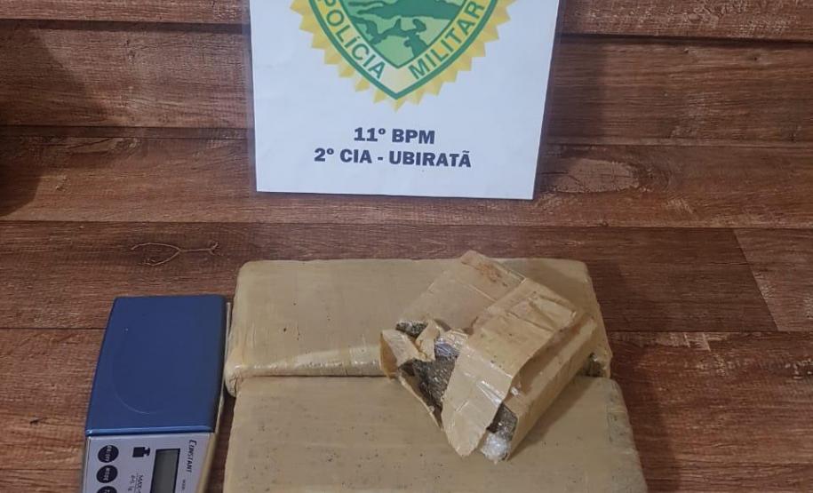 Mulher é presa e mais de um quilo de maconha é apreendido após PM receber denúncias no Centro-Oeste do estado Mulher é presa e mais de um quilo de maconha é apreendido após PM receber denúncias no Centro-Oeste do estado