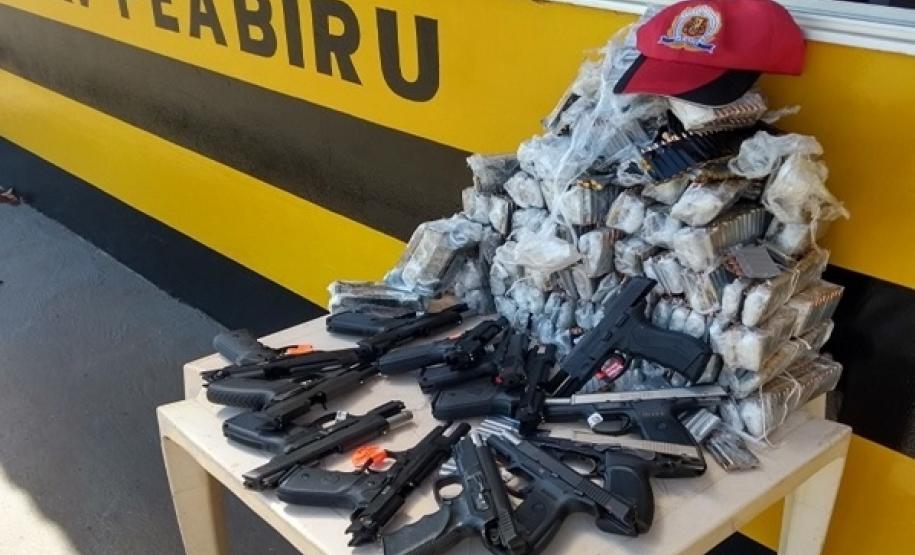 Arsenal de 13 pistolas e mais de 5,7 mil munições é apreendido durante fiscalização do BPRv na PR 317