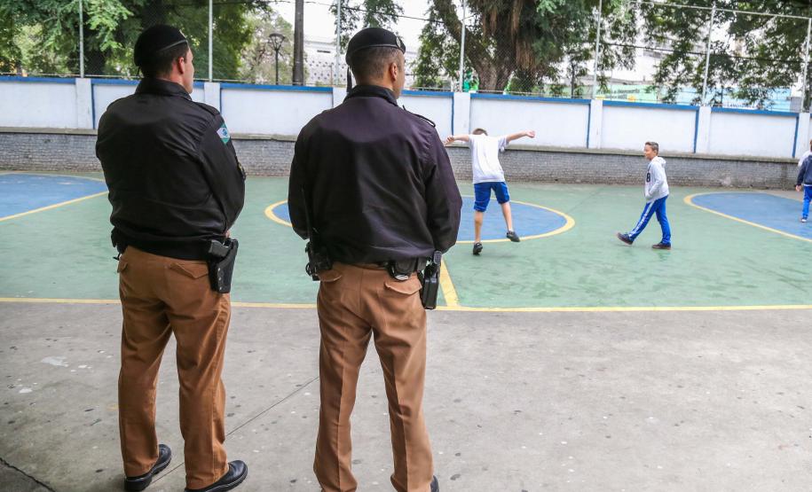 Programa Escola Segura abre vagas para militares na RMC
