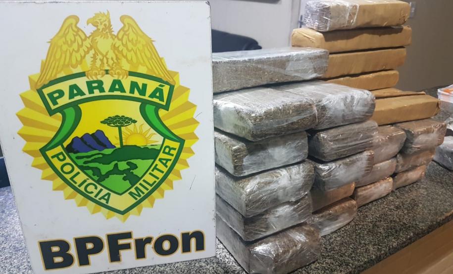 BPFron apreende maconha e haxixe no bagageiro de ônibus em Capitão Leônidas Marques (PR)