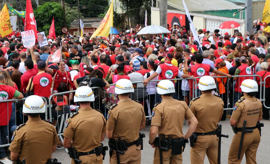 Curitiba, 07 de Abril de 2019. Policiamento nos arredores da Polícia Federal no dia 7 de Abril.