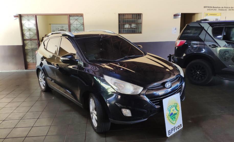 Automóvel roubado e carregado de cigarros contrabandeados é recuperado em Cafezal do Sul (PR)