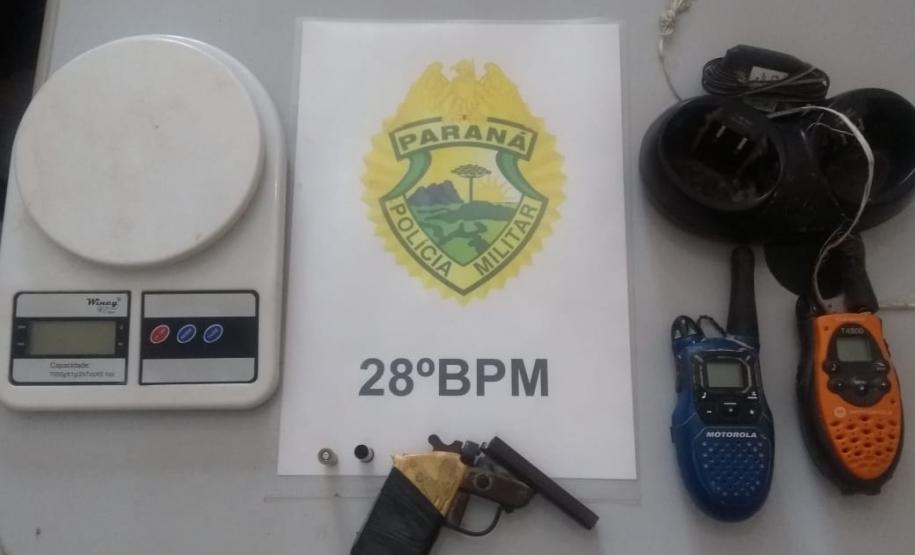 Denúncia de tráfico de drogas leva PM de Palmeiras (PR) a apreender uma arma de fogo e munições