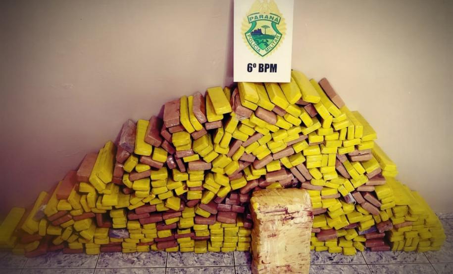 Carro carregado com 280 quilos de maconha é apreendido pela PM em Campo Bonito (PR) Carro carregado com 280 quilos de maconha é apreendido pela PM em Campo Bonito (PR)