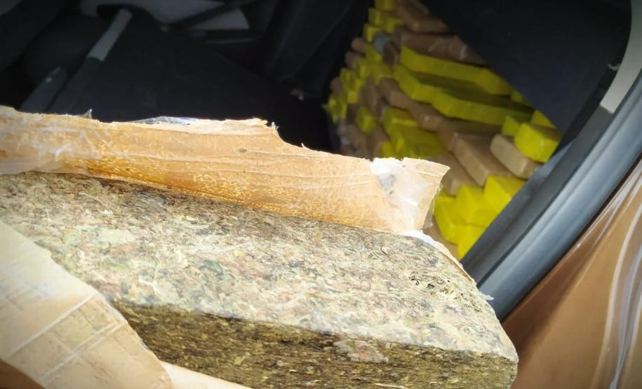Carro carregado com 280 quilos de maconha é apreendido pela PM em Campo Bonito (PR) Carro carregado com 280 quilos de maconha é apreendido pela PM em Campo Bonito (PR)