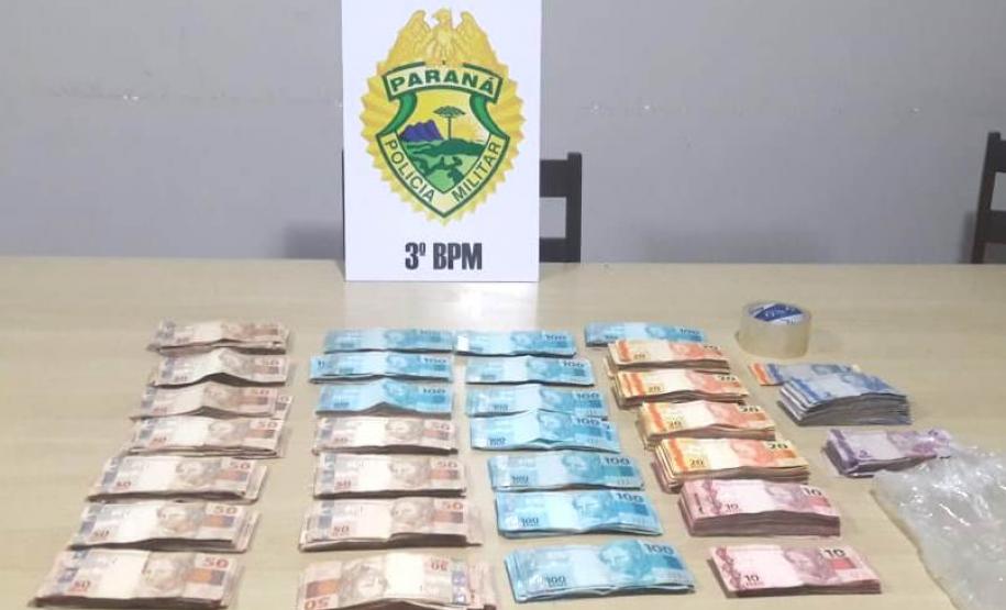Em situações distintas, cinco pessoas são encaminhadas e mais de R$ 50 mil em dinheiro são apreendidos, no Sudoeste do Paraná