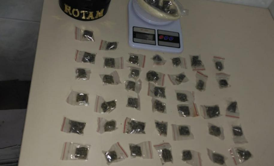 Um dia depois da Páscoa, mulher é presa com ovo de chocolate recheado com maconha