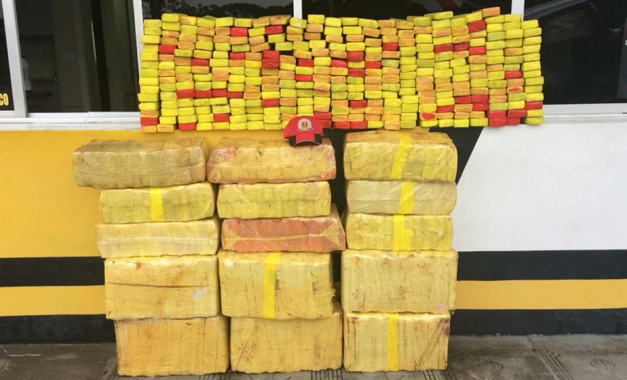 Mais de meia tonelada de maconha são apreendidas pela Polícia Rodoviária na Lapa (PR)
