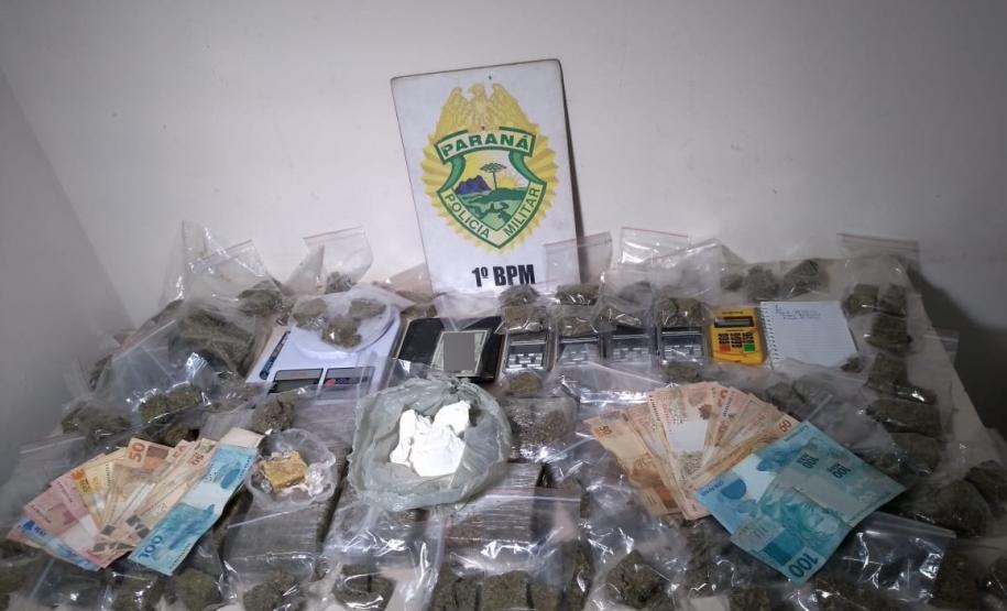 Em Ponta Grossa (PR), 11 pessoas são presas e mais de sete quilos de maconha são apreendidos pela PM